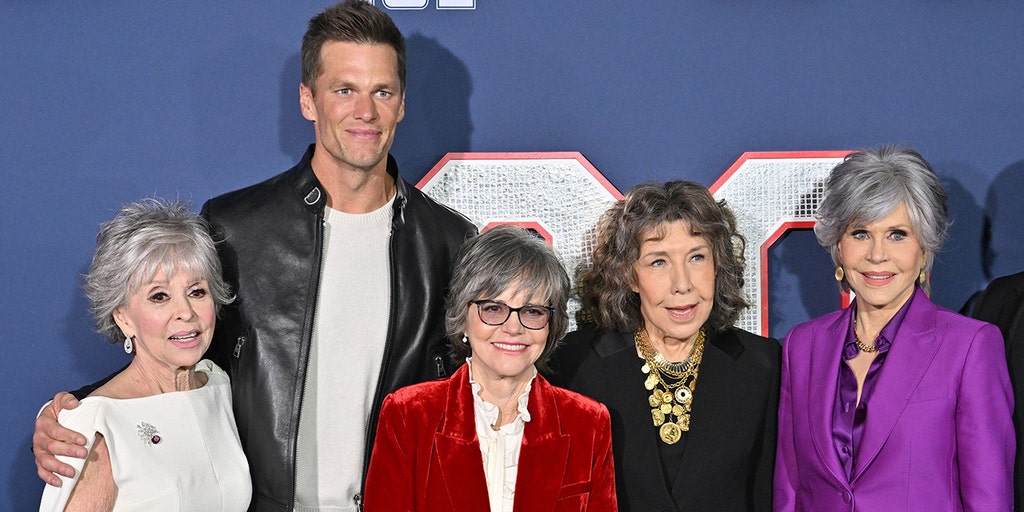 Jane Fonda, Lily Tomlin, Sally Field and Rita Moreno Steal the