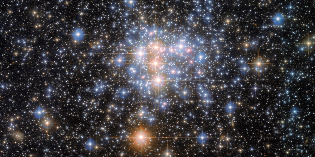 Hubble Space Telescope reveals stunning star-studded cluster - Vimarsana News