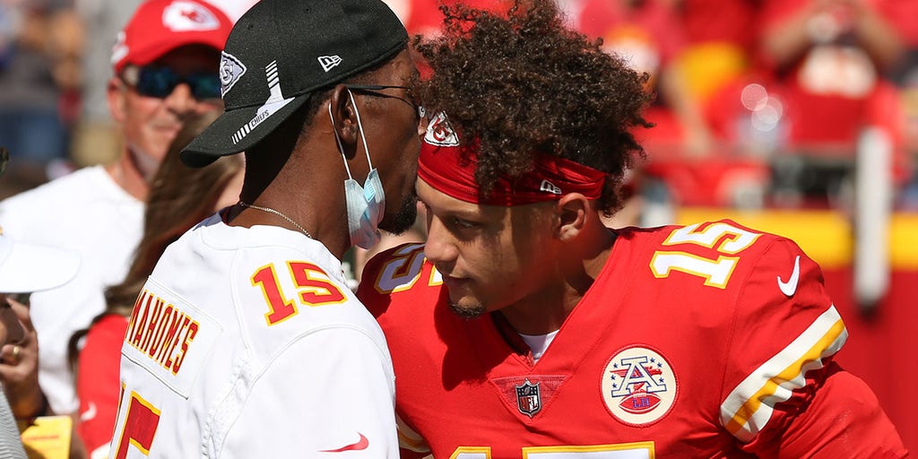 SEE IT: Patrick Mahomes wears dad's Mets jersey before Sunday night's game  – New York Daily News
