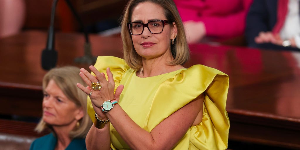 Kyrsten Sinema's yellow dress at SOTU sparks hot takes across Twitter: 'Skinned Big Bird for her outfit' - Vimarsana News