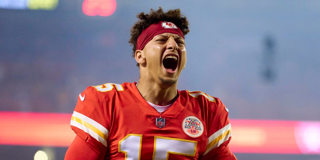Chiefs' Patrick Mahomes reflects on what winning MVP, Lombardi Trophy would  mean in 2022 - Arrowhead Pride
