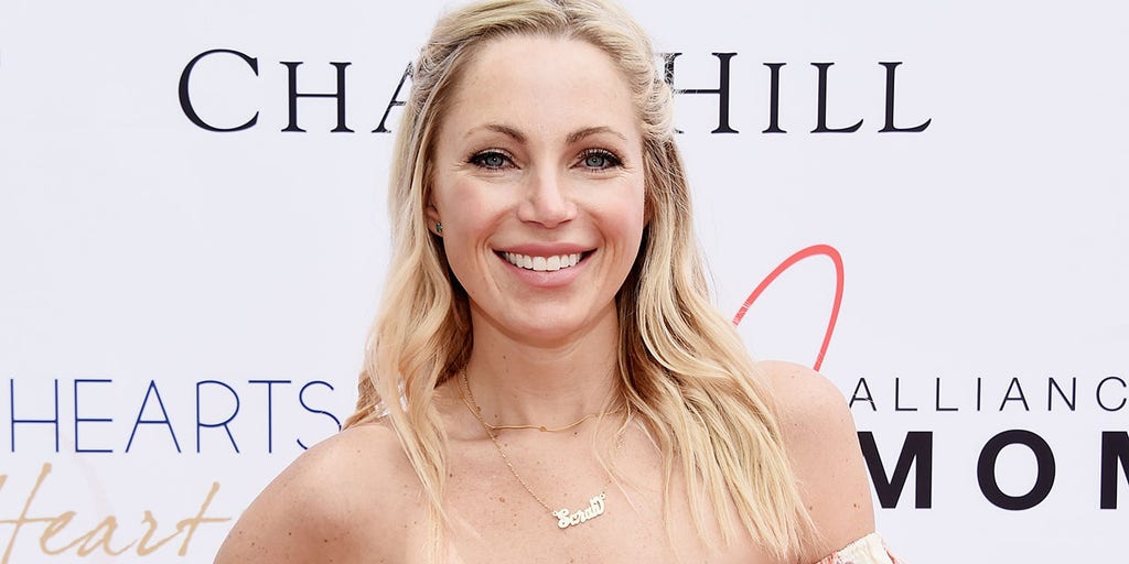 'Bachelor' alum Sarah Herron says premature son 'passed away in his dad's arms' - Vimarsana News