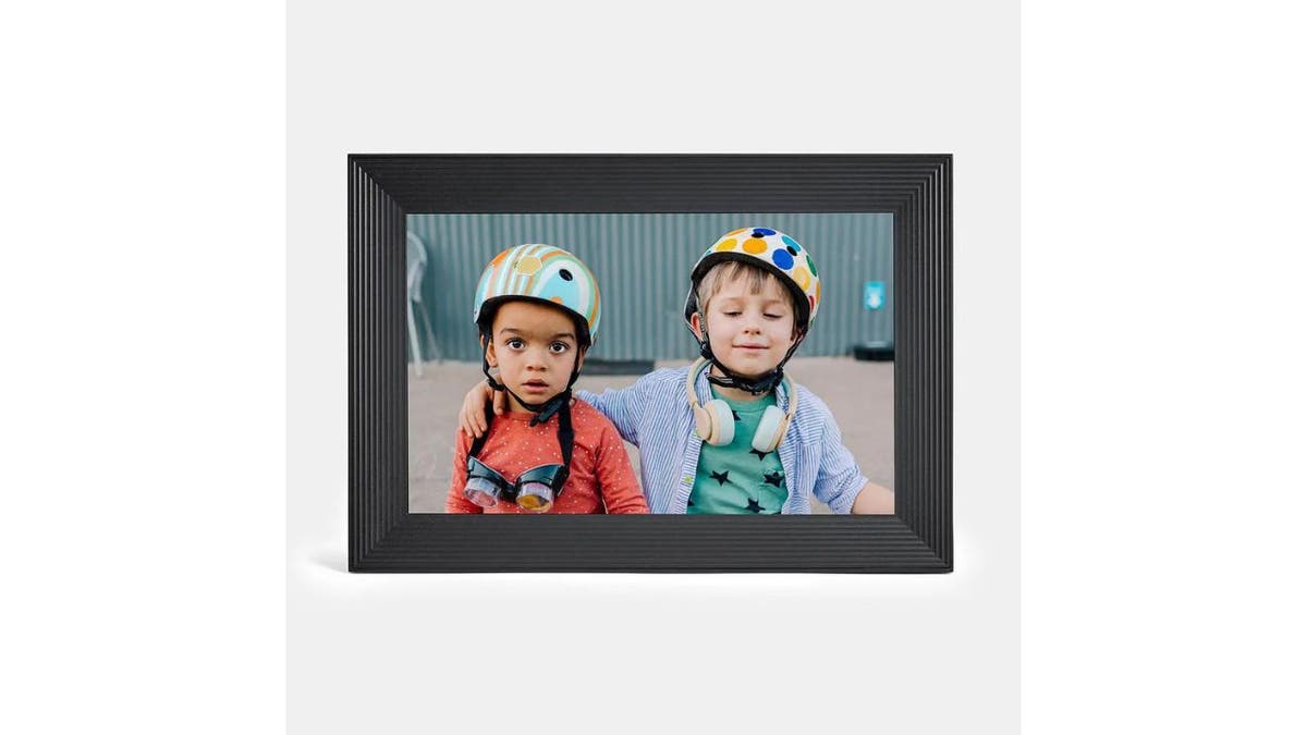 AURA digital picture frame