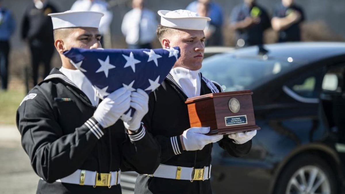 Sailors holding Arlington ceremony