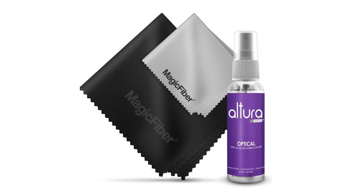 Altura spray bottle and cloths