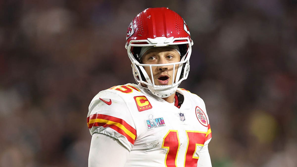 Patrick Mahomes jumps into Chiefs-Eagles Twitter battle after Super Bowl  LVII