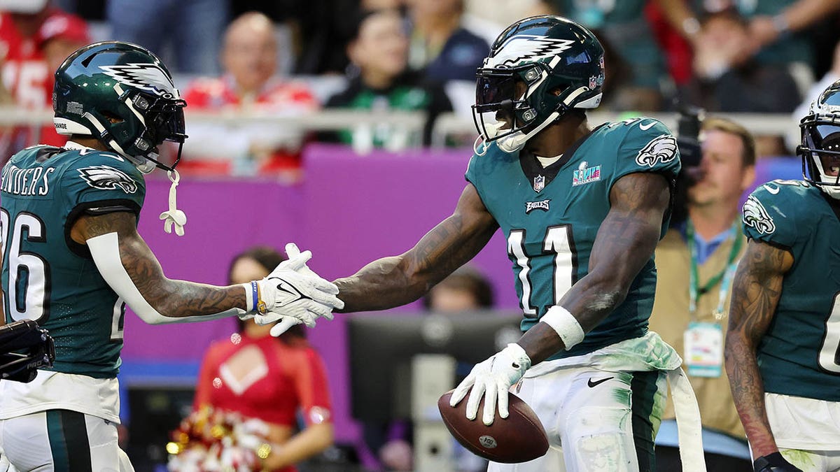 AJ Brown reacts to Philadelphia Eagles' loss of key player - A to Z Sports