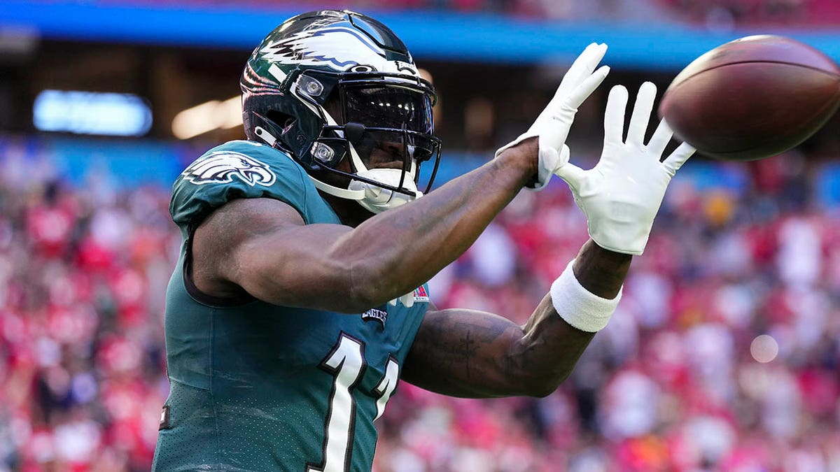 Eagles AJ Brown throws shade at Titans wide receivers in threeword  deleted tweet  Sporting News United Kingdom