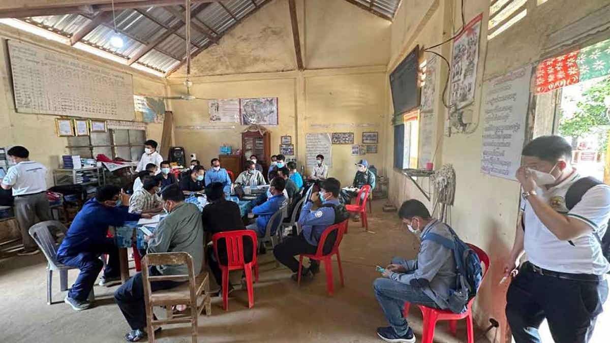 Cambodian authorities meeting with health experts