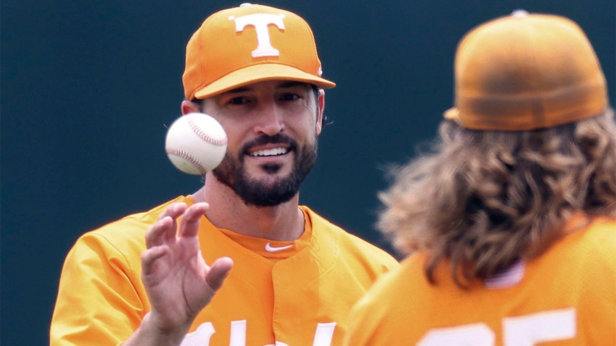 Tony Vitello talks to his pitcher