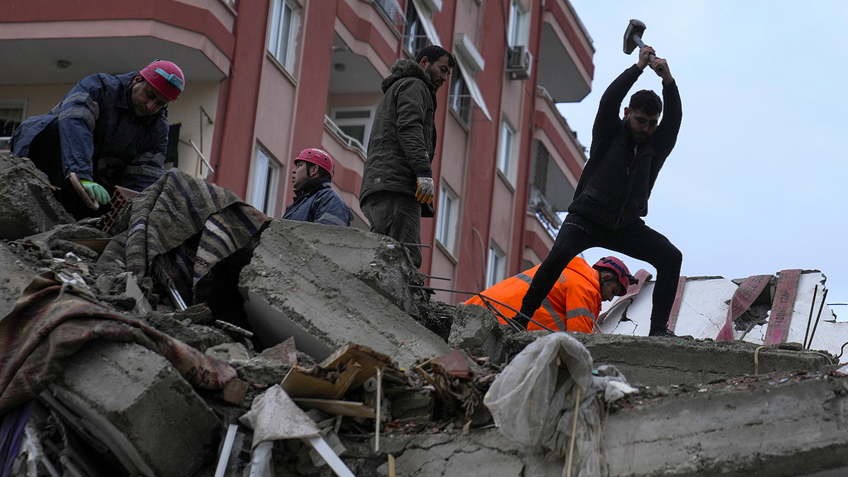 Search for Turkey earthquake survivors