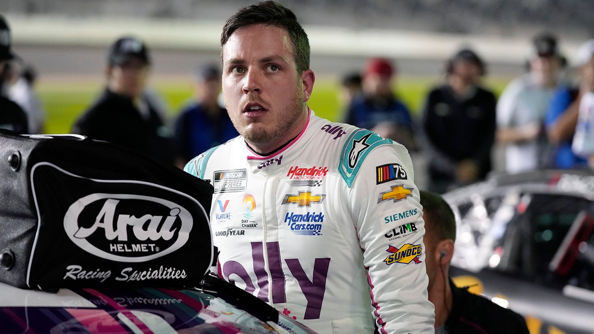Alex Bowman captures Daytona 500 pole; sixth straight time starting in front row Fox News