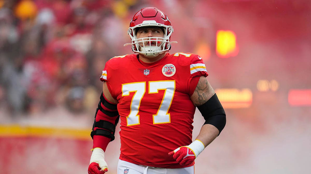 Commanders sign two veteran offensive linemen to bolster group for 2023 season: reports