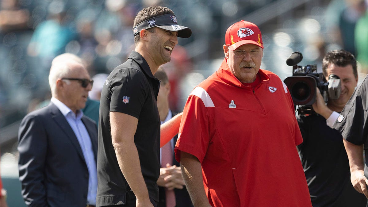 Nick Sirianni talks to Andy Reid