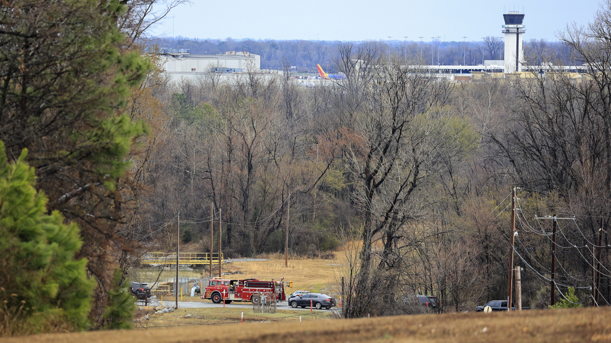 Arkansas plane crashes near Bill and Hillary Clinton National Airport