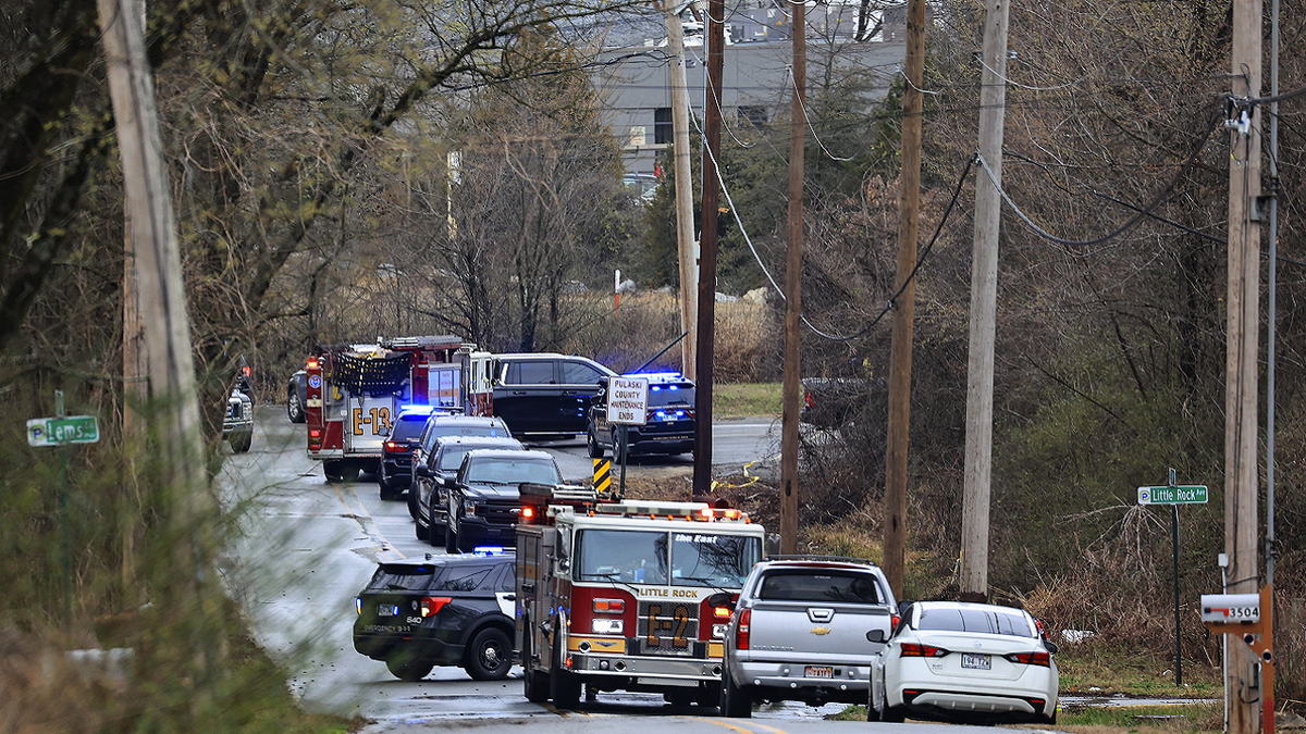 Emergency vehicles respond to Little Rock, Arkansas plane crash site