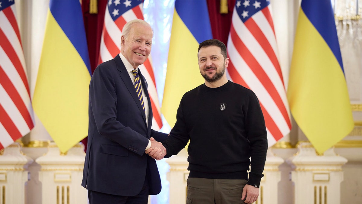 Biden shaking hands with Volodymyr Zelenskyy