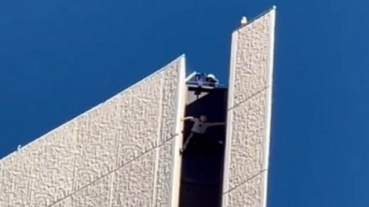 Chase Tower Arizona building climber