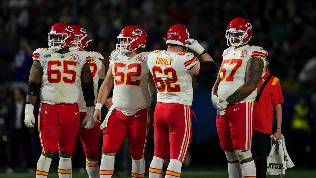 Chiefs offensive linemen troll Eagles during Super Bowl LVII