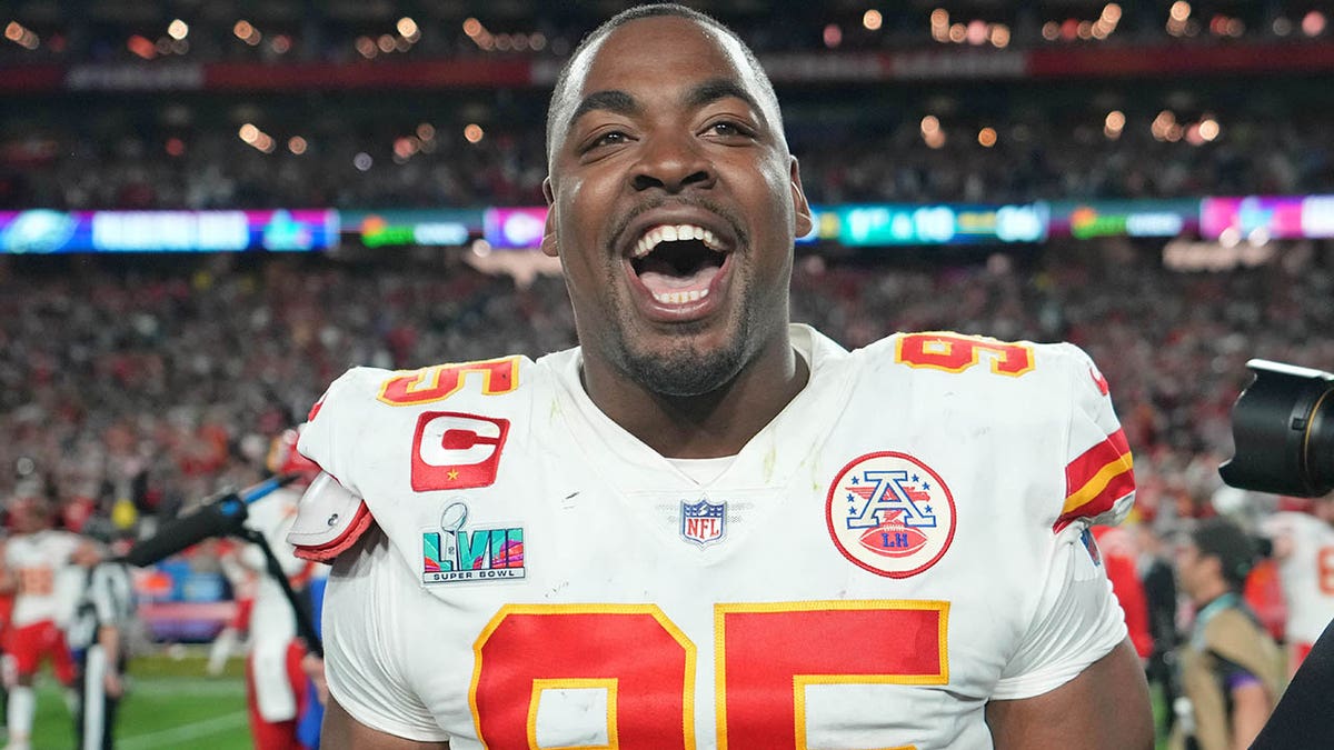 Chiefs Star Chris Jones' Interaction With Roger Goodell Raises Eyebrows ...