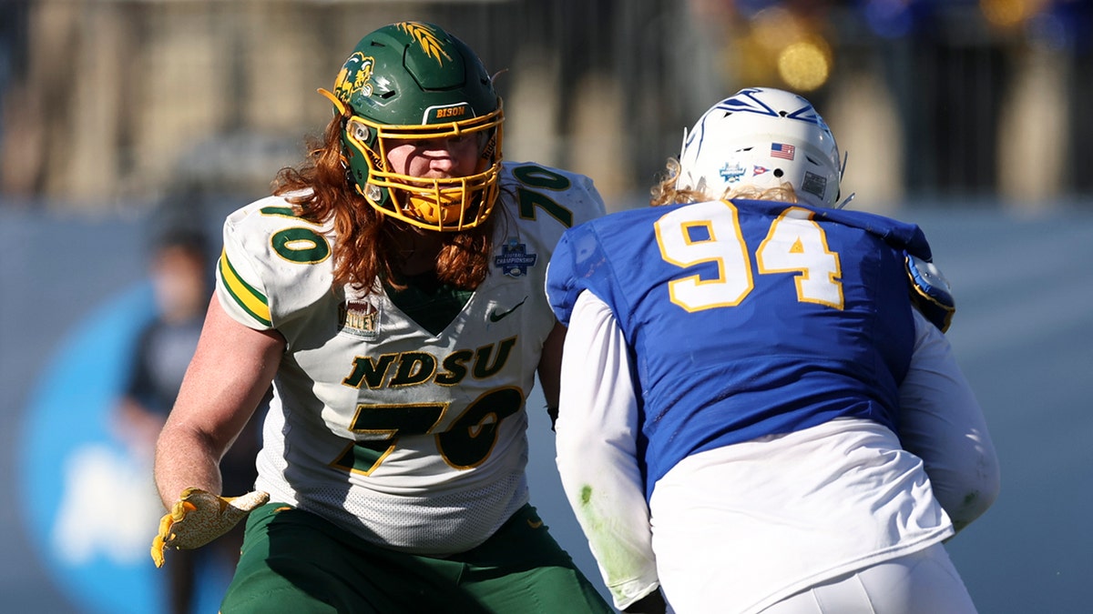 Cody Mauch vs South Dakota State