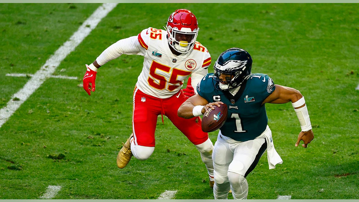 Frank Clark chases down Jalen Hurts