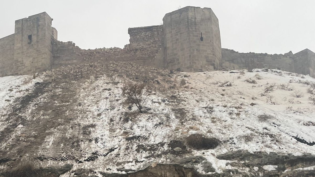 Turkey's Gaziantep Castle damaged by earthquake