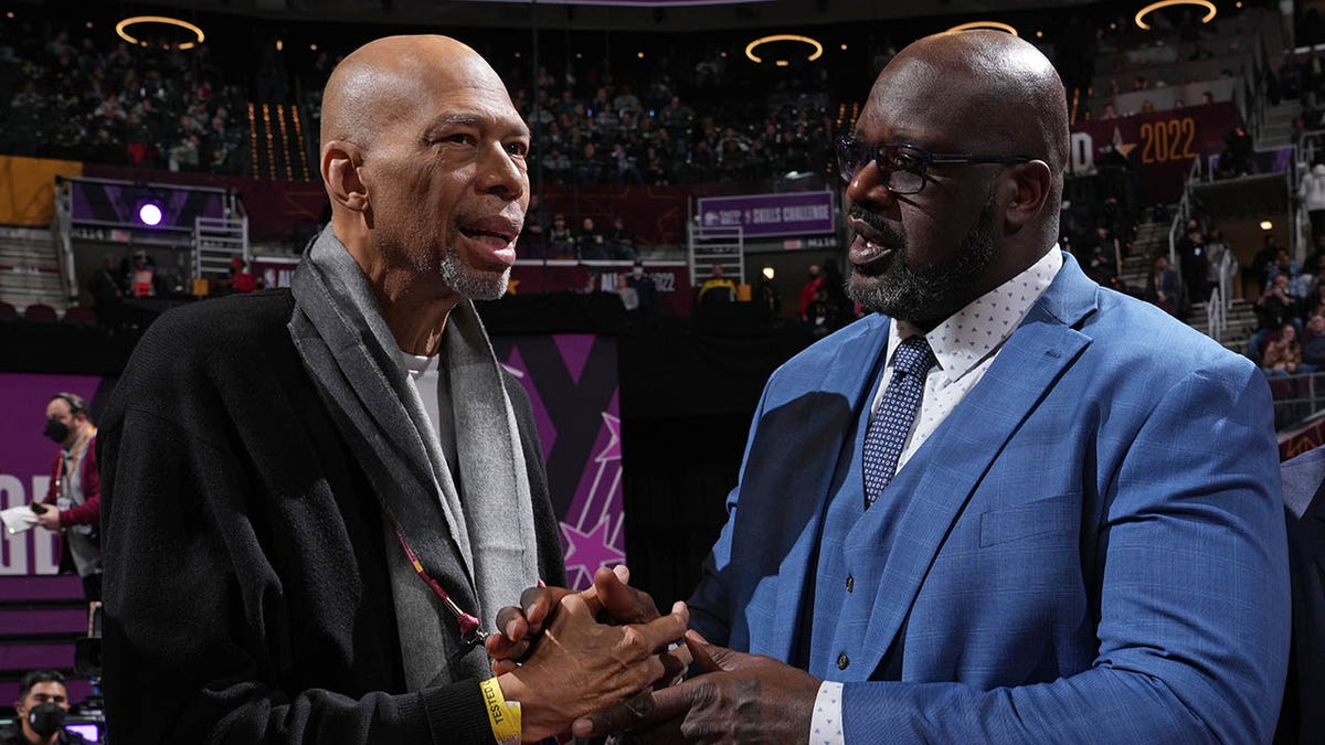 Kareem Abdul Jabbar and Shaquille O'Neal pose for a photo at the All Star game