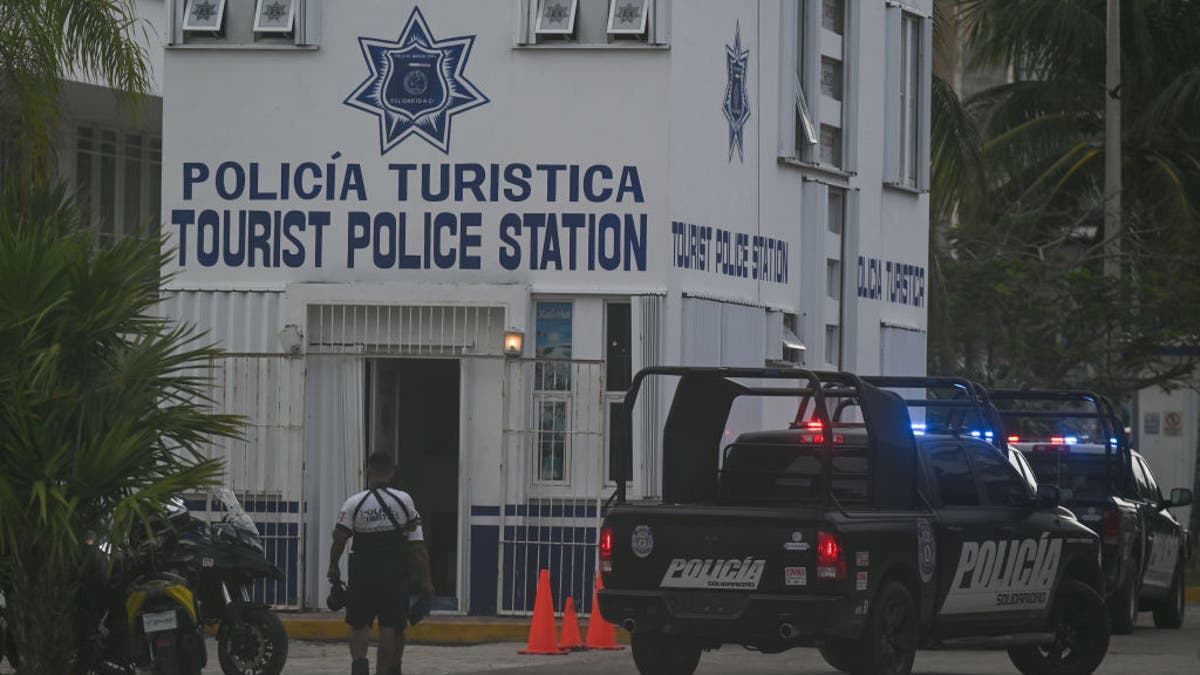  Playa Del Carmen spring break police