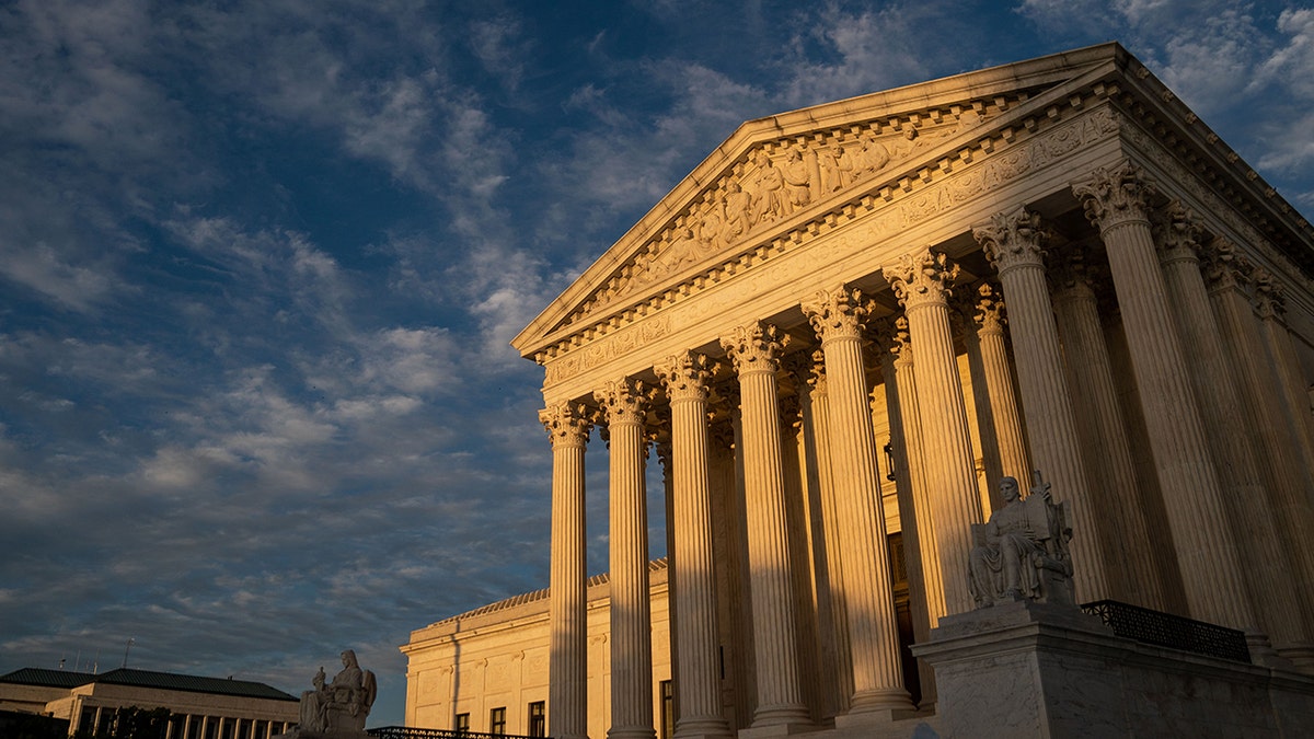 Supreme Court seen from street 