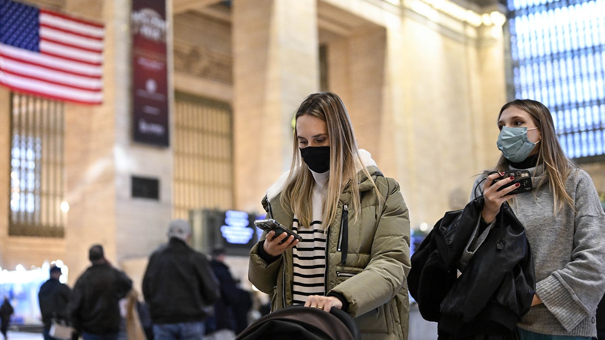 NYC metro travelers mask up