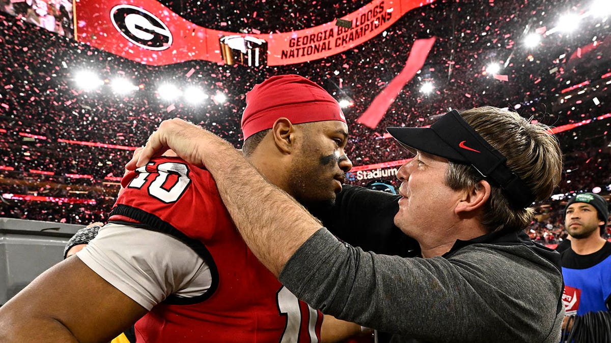 Kirby Smart celebrates with Jamon Dumas-Johnson