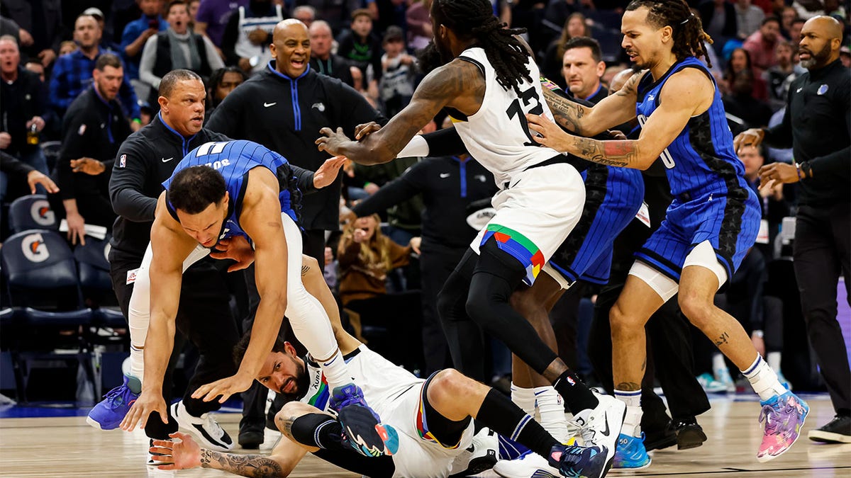 Intense brawl left three ejected in Hornets' win over Magic