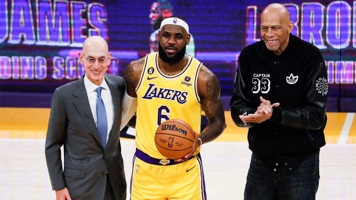 Kareem Abdul-Jabbar says he would have liked LeBron James to play with  Showtime Lakers - Silver Screen and Roll