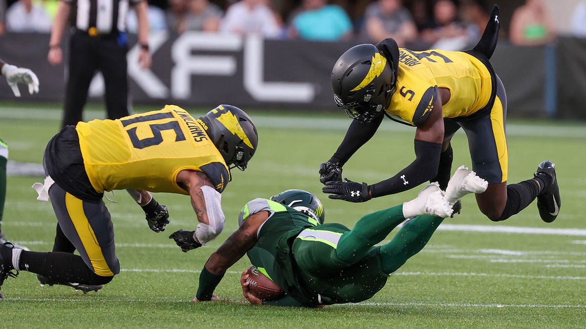 quarterback Deondre Francois dives for a first down during an XFL game