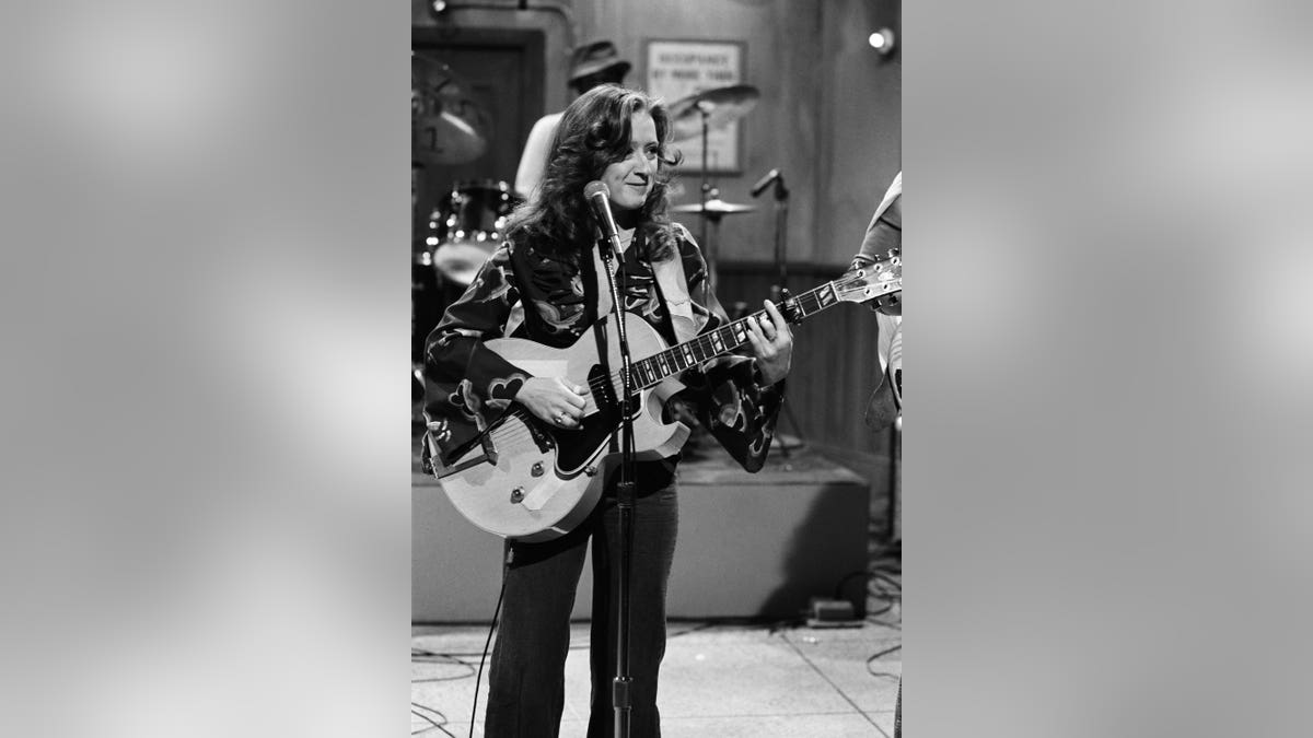 Bonnie Raitt performs on Saturday Night Live in 1978