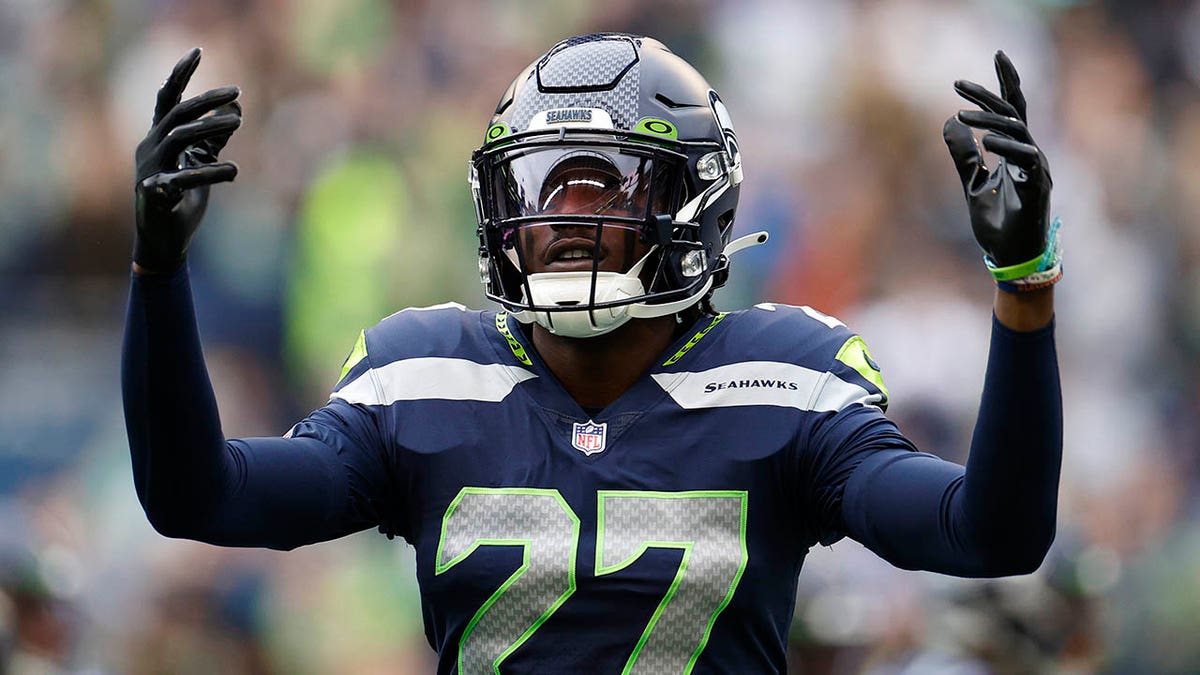 Woolen still learning in rookie season for Seahawks