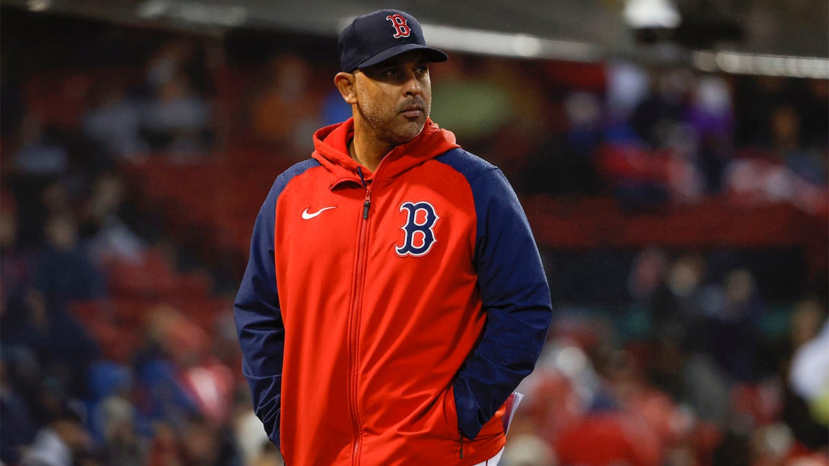 Red Sox manager Alex Cora says bigger bases 'look like a pizza box