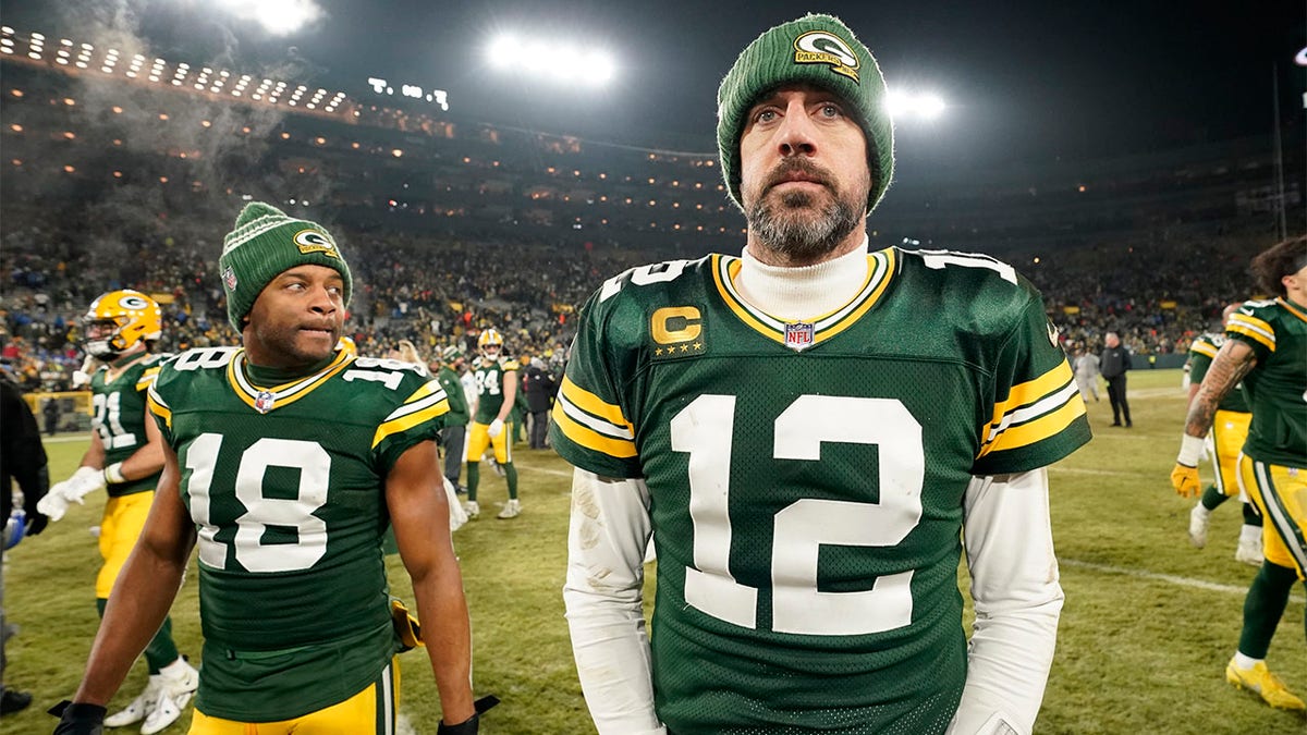 Aaron Rodgers walks off the field after losing to the Lions