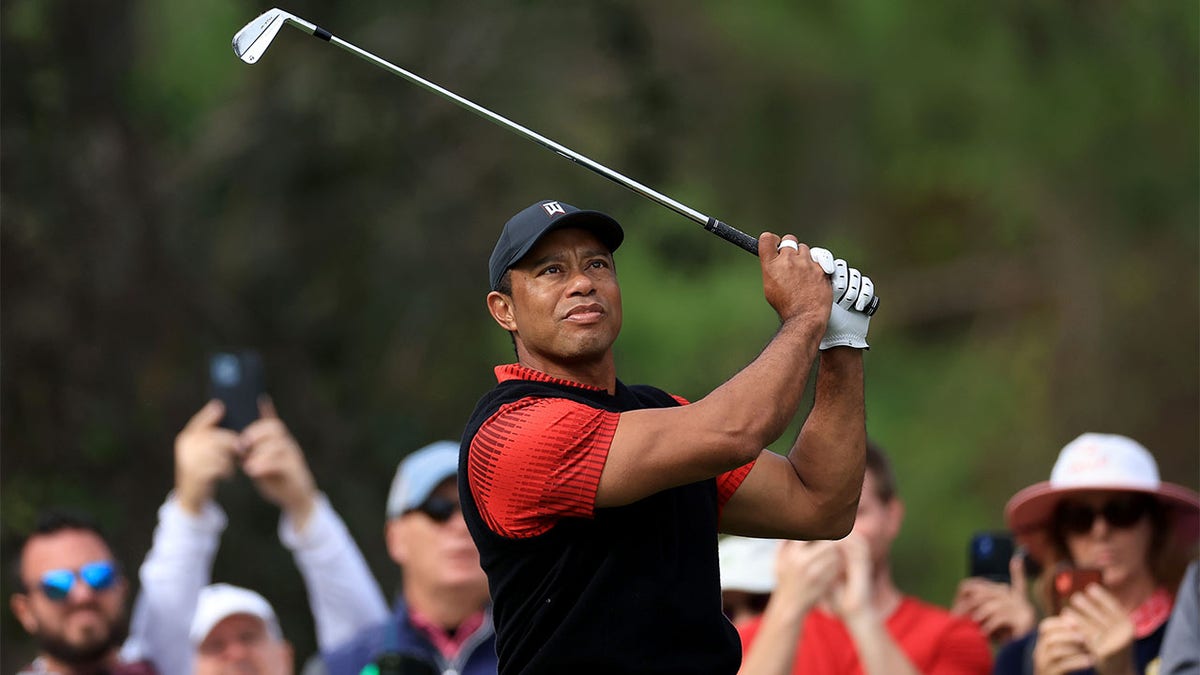 Tiger Woods plays at the PNC Championship