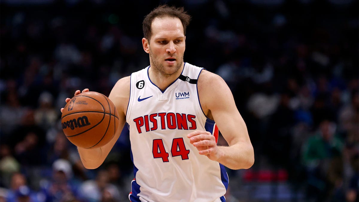 Bojan Bogdanovic plays against the Dallas Mavericks