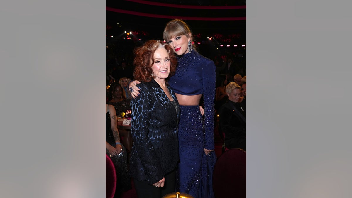 Bonnie Raitt poses with Taylor Swift at the 2023 Grammy Awards