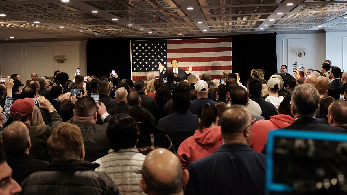 DeSantis talks to NYC cops