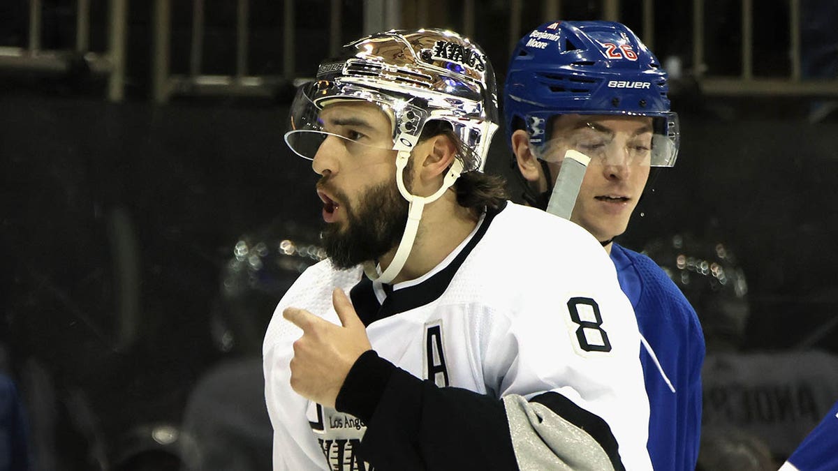 Drew Doughty pleads with NHL refs to eject K'Andre Miller