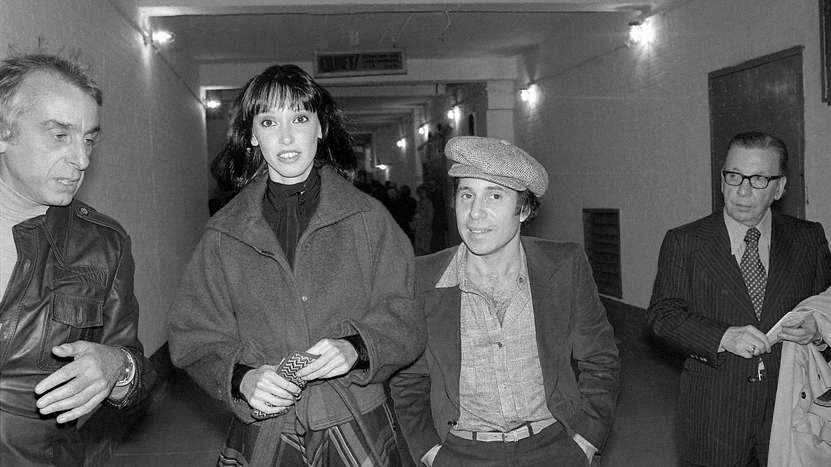 Paul Simon and Shelley Duvall walking together in 1977