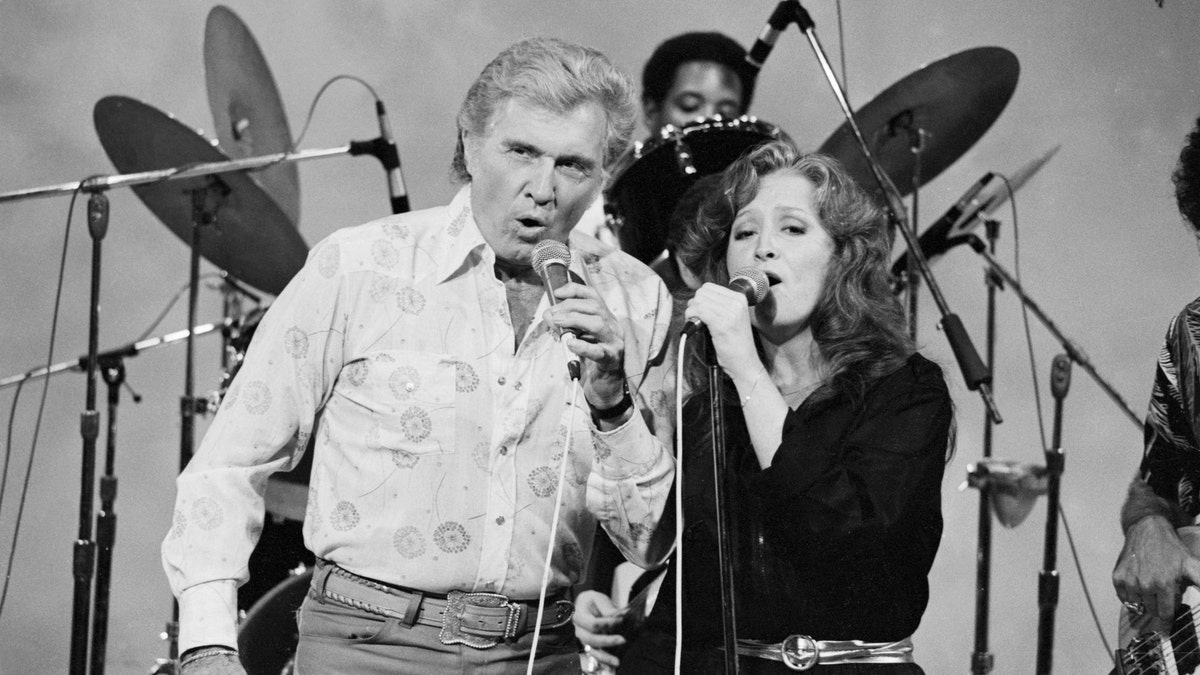 Bonnie Raitt performing with her father, John Raitt