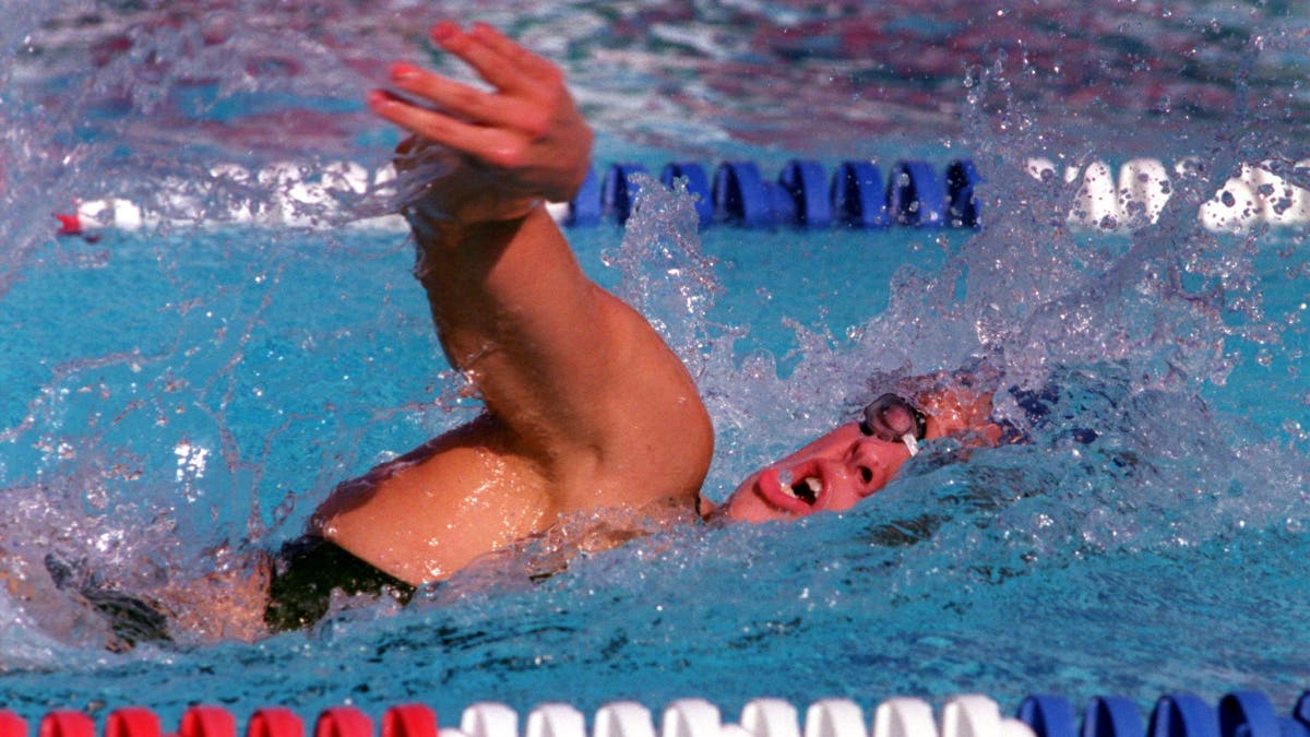 Jamie Cail swims in the 800 freestyle