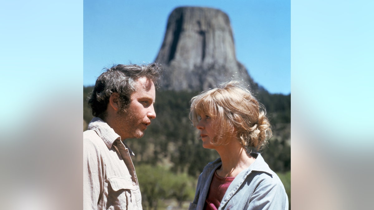 Richard Dreyfuss and Melinda Dillon on the set of "Close Encounters of the Third Kind"