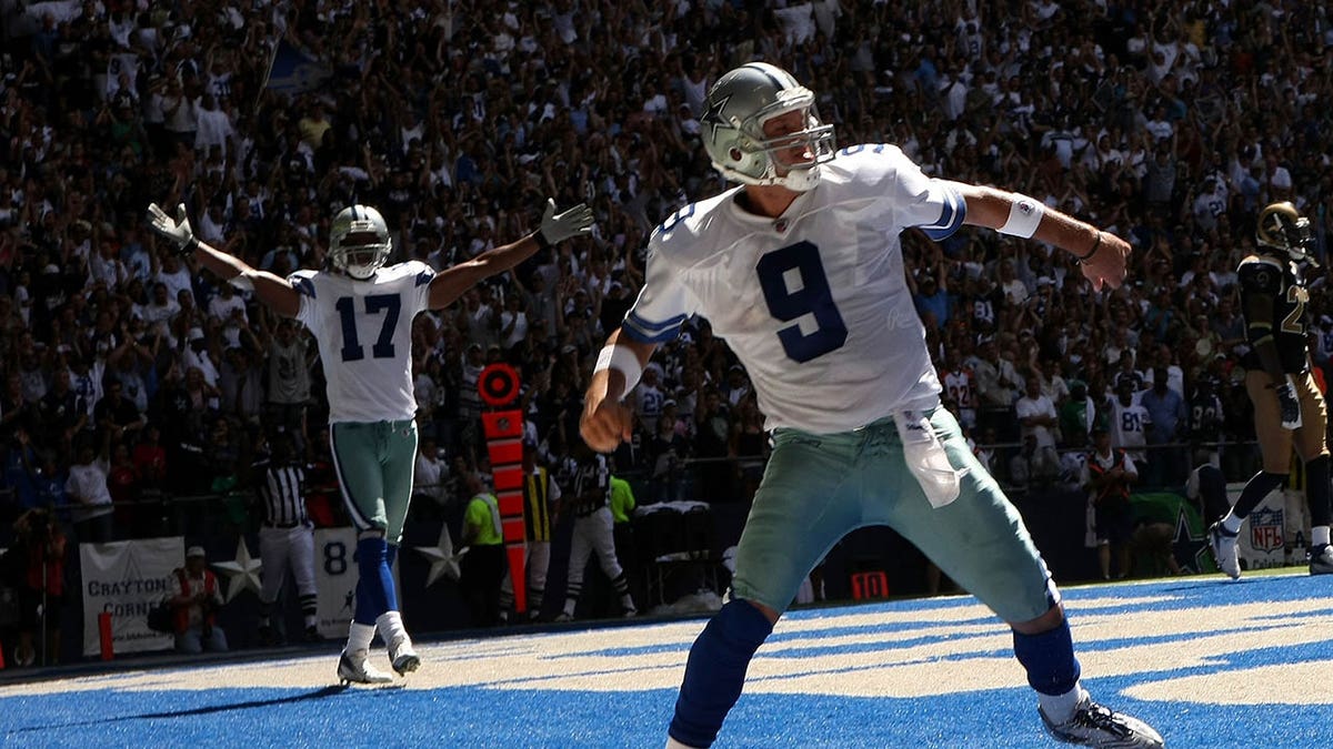 Tony Romo and Sam Hurd celebrate touchdown