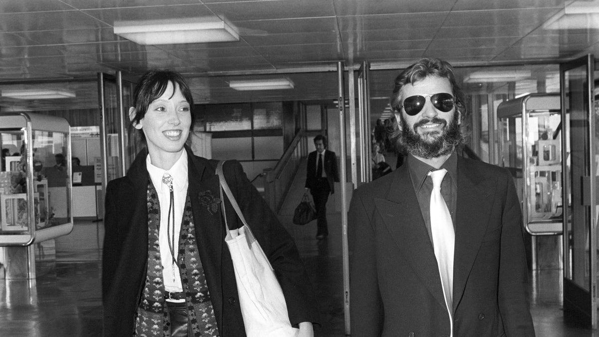 Former Beatles drummer Ringo Starr and his actress friend Shelley Duvall walking together